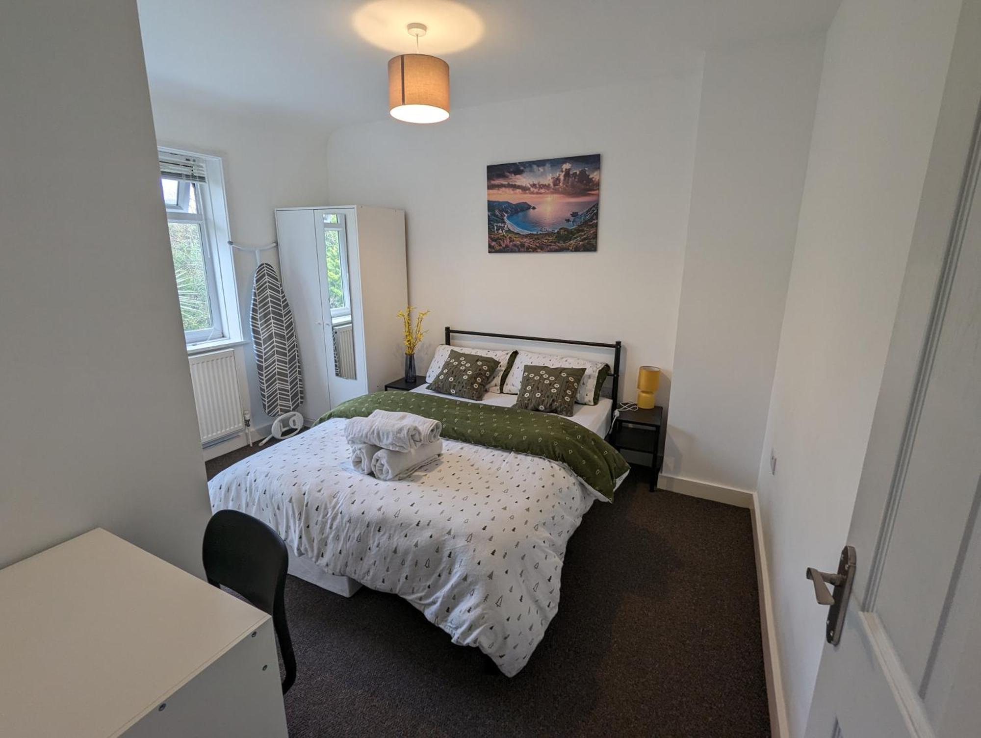 Fantastic 3-Bedroom House In London Morden  Экстерьер фото